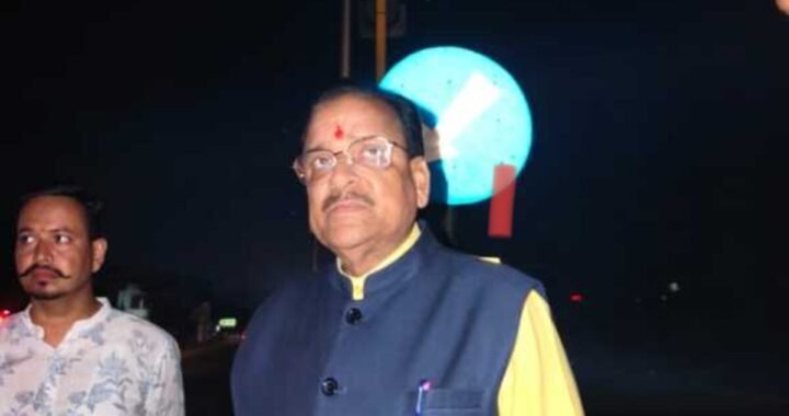 लालकुआं : सांसद ने अंधेरा देख उठाया फोन, लगाई फटकार