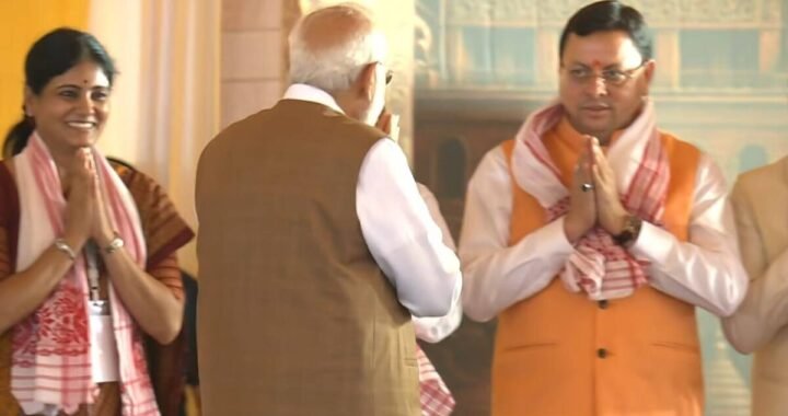 उत्तराखंड: असम में NDA सरकार के शपथ ग्रहण में शामिल हुए CM धामी
