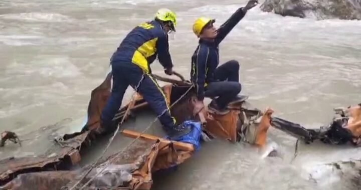 उत्तराखंड : यहां ट्रक खाई में गिरकर अलकनंदा नदी में समाया, चालक की दर्दनाक मौत !