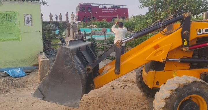 उत्तराखंड : कुख्यात हिस्ट्रीशीटर के अवैध निर्माण पर चला बुलडोजर,मिनटों में जमींदोज हुआ अवैध निर्माण