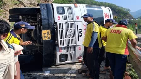 चारधाम यात्रा के दौरान बड़ा हादसा! ब्रेक फेल होते ही पलटी यात्रियों से भरी बस