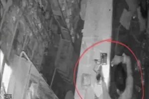 हल्द्वानी में ‘चोरों का खेल’!…दुकानों के तोड़े ताले, कैश गायब— CCTV में कैद