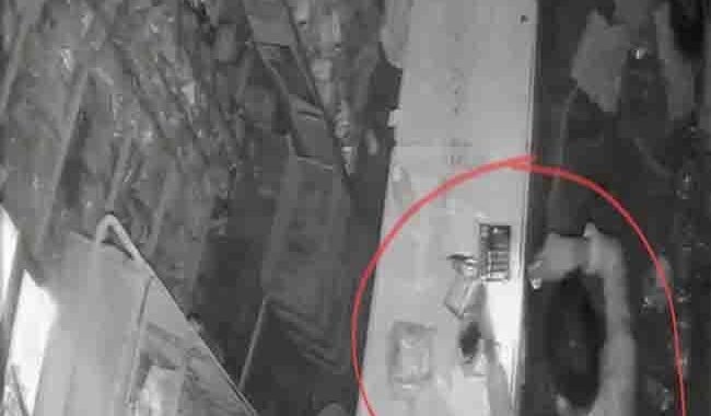 हल्द्वानी में ‘चोरों का खेल’!…दुकानों के तोड़े ताले, कैश गायब— CCTV में कैद