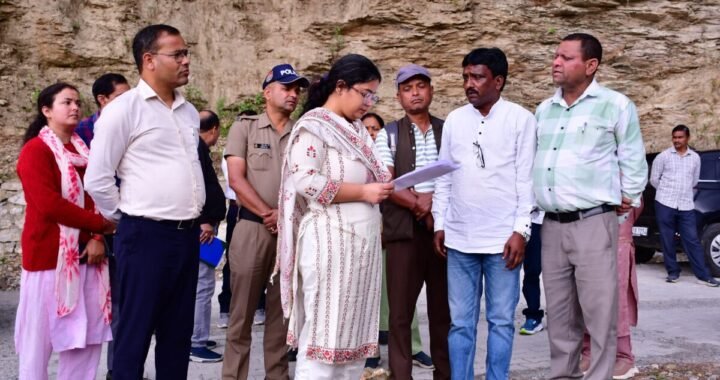 उत्तराखंड: पौंसारी पहुंचीं डीएम अपूर्वा पाण्डे, मौके पर देखकर अधिकारियों को दिए सख्त निर्देश