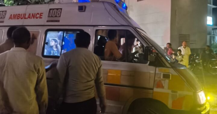 नैनीताल-कालाढूंगी मार्ग पर टेंपो ट्रेवलर खाई में गिरी, दो की मौत, कई घायल
