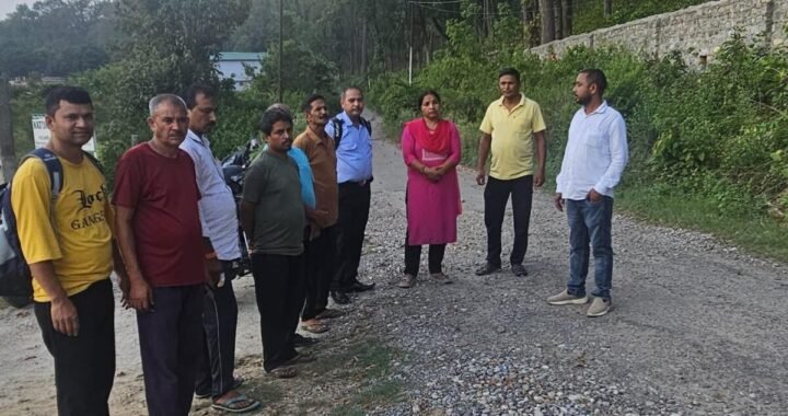 उत्तराखंड: टेढ़ा गांव की बदहाल सड़कें, ग्रामीणों का फूटा गुस्सा, मौके पर पहुंचे राहुल सिंह दरम्वाल