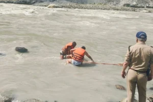 उत्तराखंड : अलकनंदा नदी में तैरता मिला बुजुर्ग का शव, सूचना मिलते ही मौके पर पहुंची पुलिस