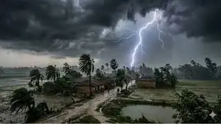 अगले 3 घंटे संभलकर! उत्तराखंड में आंधी और भारी बारिश की चेतावनी !