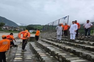 उत्तराखंड:शिव मंदिर के पास खेल रहा था 8 साल का मासूम… अगले ही पल सरयू की उफनती धारा में हो गया गायब