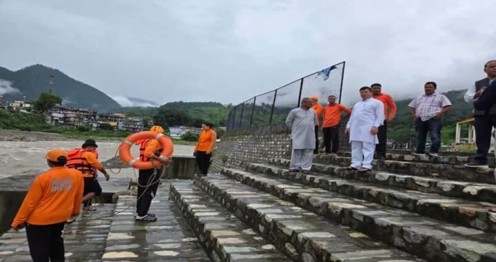 उत्तराखंड:शिव मंदिर के पास खेल रहा था 8 साल का मासूम… अगले ही पल सरयू की उफनती धारा में हो गया गायब