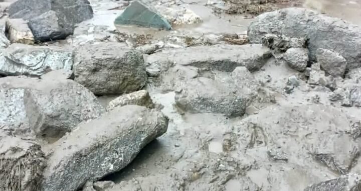 उत्तराखंड : यहां हाईवे बाधित, आया भारी मलुवा