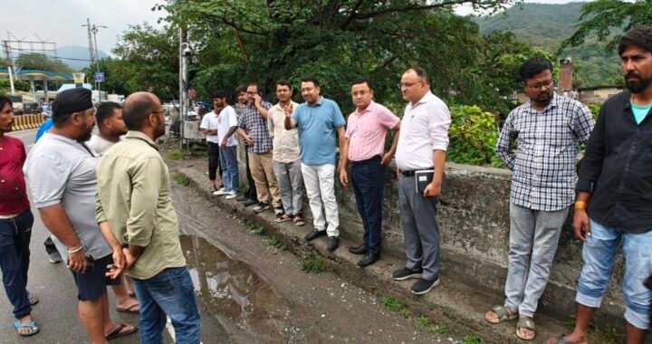 हल्द्वानी : पहली बरसात में  शहर पानी पानी, दप्तर से दौड़े अधिकारी