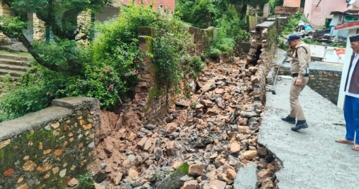 उत्तराखंड:(दुखद) यहां दीवार गिरने से PHC के प्रभारी डॉ की मौत