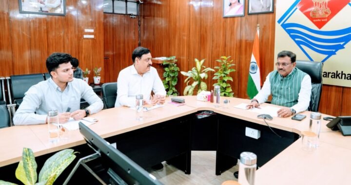 उत्तराखंड में बनेगी एविएशन एकेडमी, सभी जिला मुख्यालयों को हवाई सेवा से जोड़ने की तैयारी