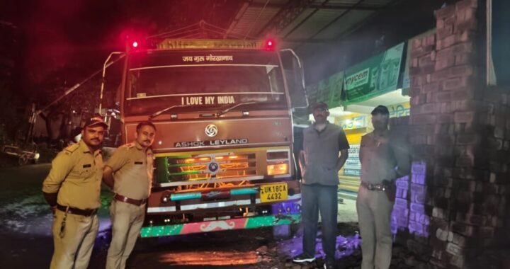 हल्द्वानी :(बड़ी खबर) ट्रक के अंदर केविन बना कर लीसा तस्करी, वन विभाग ने पकड़ा लीसे का जखीरा