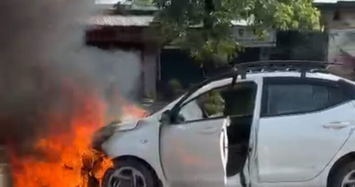 उत्तराखंड: यहां भीषण सड़क हादसा: टैक्सी कार-बाइक की टक्कर के बाद लगी आग, दो युवको की मौत,