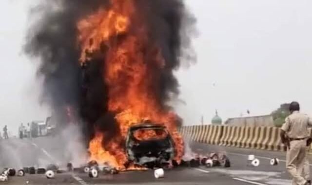 उत्तराखंड में भीषण सड़क हादसा…टक्कर के बाद धू-धू कर जले वाहन दो युवकों की गई जान