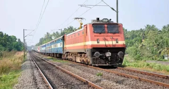 लंबे इंतजार के बाद मिली मंजूरी, अब इस स्टेशन पर भी रुकेगी अछनेरा-टनकपुर एक्सप्रेस