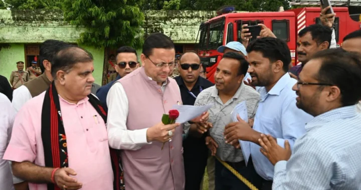 सीएम धामी पहुंचे चोरगलिया, जनता की समस्याएं सुनीं और दे गए ये बड़ी सौगात