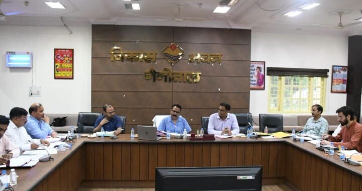 उत्तराखंड: जिलाधिकारी की अध्यक्षता में निजी विद्यालयों की शुल्क शिकायतों की समीक्षा, जांच व निस्तारण के निर्देश