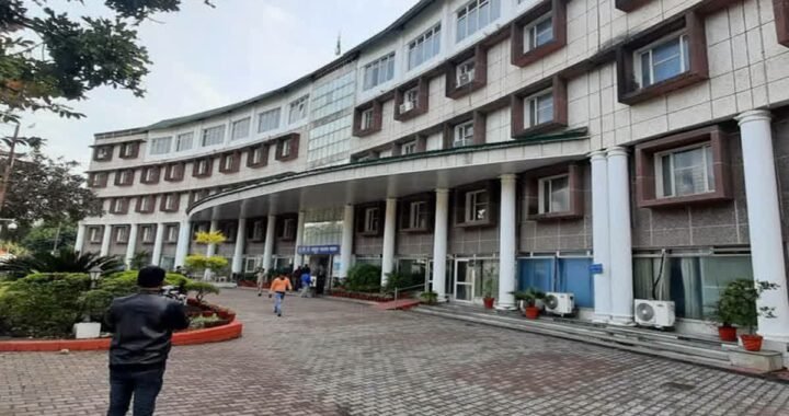 हरिद्वार जमीन घोटाला, सस्पेंड दो अफसरों को मिली बड़ी जिम्मेदारी, जानिए डिटेल