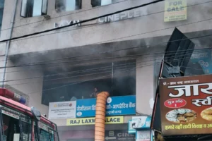 हल्द्वानी में नैनीताल डिस्ट्रिक्ट को-ऑपरेटिव बैंक में लगी आग