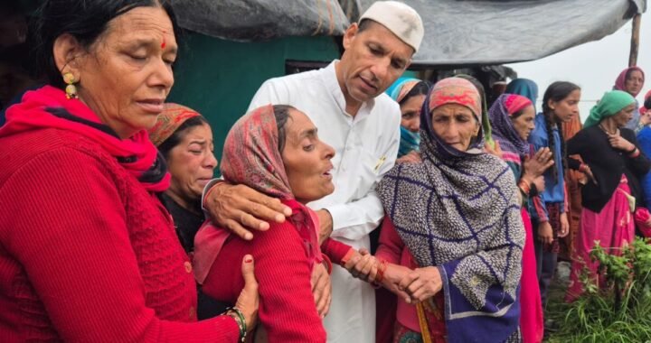 Bhimtal: ओखलकांडा सड़क हादसे पर उठे गंभीर सवाल, निष्पक्ष जांच और ₹25 लाख मुआवजे की मांग