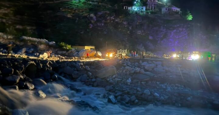 उत्तराखंड:(बड़ी खबर) CM धामी के निर्देश का असर, कल बहा पुल, आज शुरू हुआ यातायात