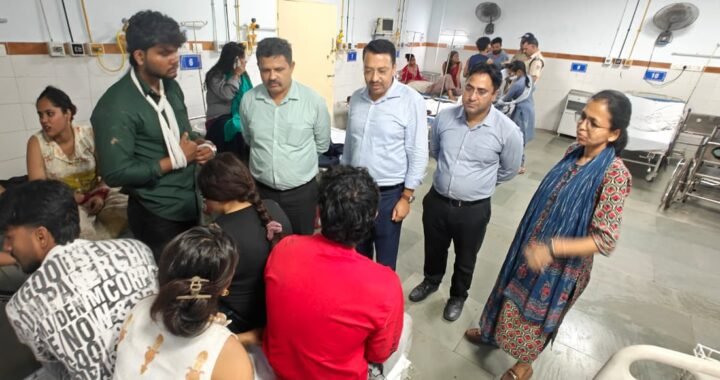 उत्तराखंड : मुक्तेश्वर घूमने आए पर्यटकों की टैंपो ट्रैवलर खाई में गिरी, दो की मौत कई घायल