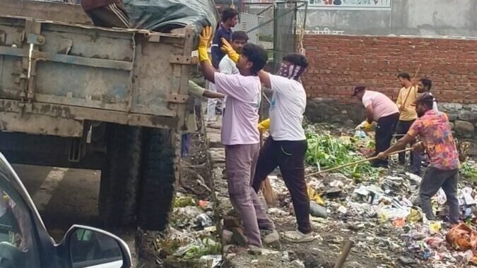 हल्द्वानी :(बड़ी खबर) DM के निर्देश पर निगम से डेढ़ टन कूड़ा किया साफ