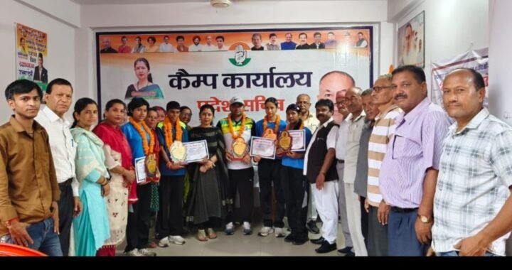 उत्तराखंड: कोटद्वार की इन बेटियों ने राष्ट्रीय हॉकी में बनाई पहचान, खेल दिवस पर हुआ सम्मान