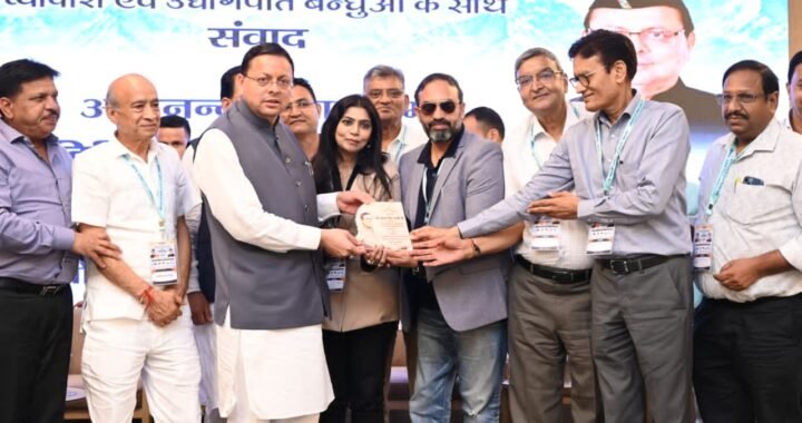 हल्द्वानी में व्यापारियों के बीच पहुंचे CM धामी, समस्याएं सुनीं और कह दिया- ‘आप व्यापार बढ़ाइए, सरकार साथ खड़ी है’