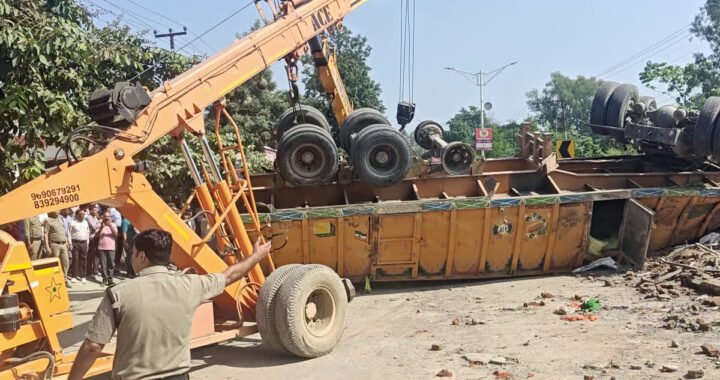 उत्तराखंड: यहां बेकाबू हुआ सीमेंट से भरा ट्रक, बाइक सवार को कुचला, मौत !