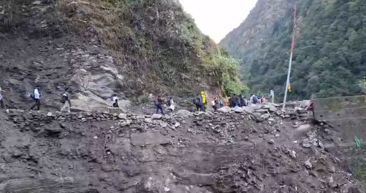 Uttrakhand: चीड़बासा स्लाइडिंग जोन में SDRF ने संभाला मोर्चा, 9 हजार यात्रियों को सुरक्षित निकाला