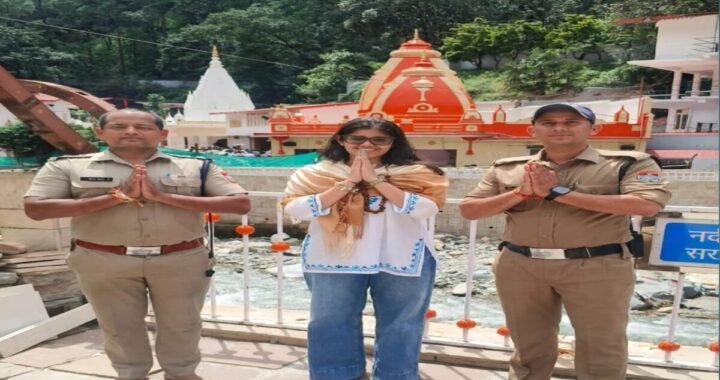 ‘हनुमान अंश’ की युवा प्रोड्यूसर अनुप्रिया नागर ने कैंची धाम में लिया बाबा नीम करौली का आशीर्वाद