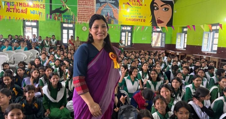 उत्तराखंड: पूर्व छात्रा एवं कमिश्नर श्रद्धा जोशी ने छात्राओं को दिखाया सफलता का मार्ग
