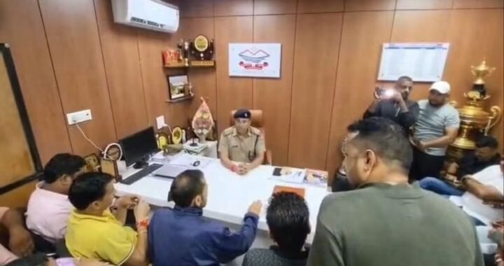 उत्तराखंड: यहां झांकी पर मुकदमे को लेकर भाजपा कार्यकर्ताओं में आक्रोश, कोतवाली में किया प्रदर्शन!