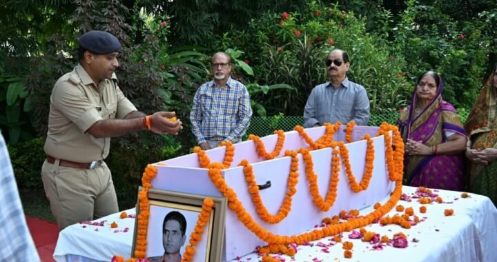 उत्तराखंड: असम में DGP रहे बीडी खर्कवाल का निधन, हल्द्वानी में पूरे सम्मान के साथ अंतिम संस्कार