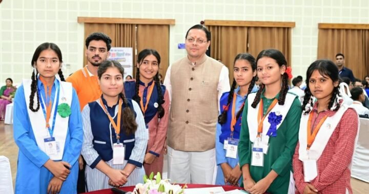 उत्तराखंड में 10वीं-12वीं के छात्रों को मिलेगा टैबलेट