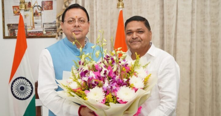 देहरादून: मुख्यमंत्री धामी से जिला सहकारी बैंक नैनीताल के नवनिर्वाचित अध्यक्ष ने की शिष्टाचार भेंट