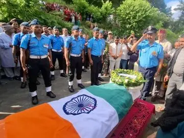 उत्तराखंड : बेटी के जन्म दिन पर आना था, तिरंगे में लिपट कर आए आशीष