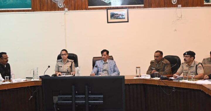 श्रद्धालु ध्यान दें! कैंचीधाम जाने से पहले होटल बुक करें, वीकेंड की भीड़ को लेकर प्रशासन ने दिए सख्त निर्देश