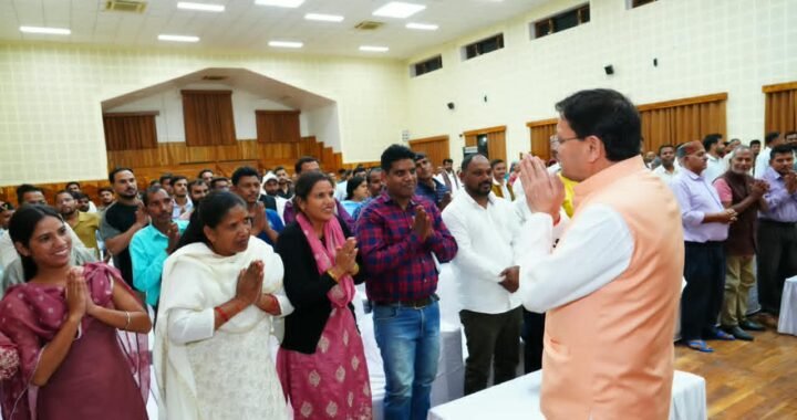 दूर-दराज से पहुंचे लोग सीधे CM धामी के सामने रख गए अपनी समस्याएं, अधिकारियों को मिले निर्देश