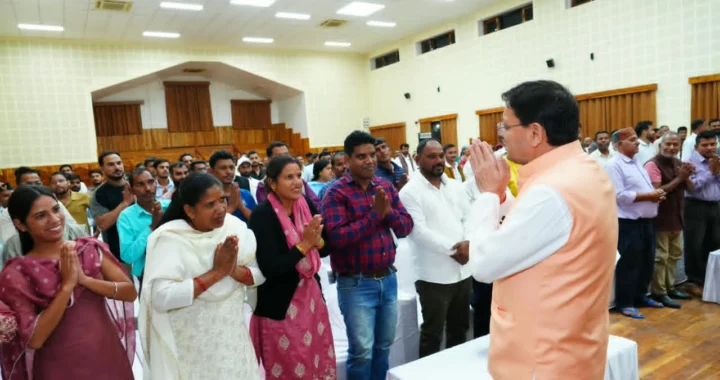 दूर-दराज से पहुंचे लोग सीधे CM धामी के सामने रख गए अपनी समस्याएं, अधिकारियों को मिले निर्देश