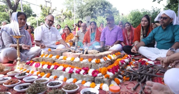 हल्द्वानी में पहली बार हुआ दुर्गा होम यज्ञ, वैदिक मंत्रों और भजनों से भक्तिमय हुआ माहौल