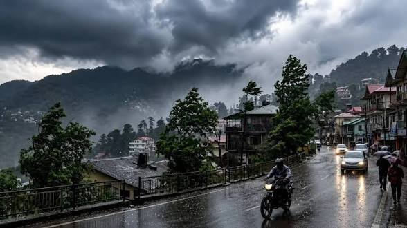 उत्तराखंड में अगले चार दिन मौसम बदलेगा रंग, कई जिलों में येलो अलर्ट; बारिश के साथ बर्फबारी