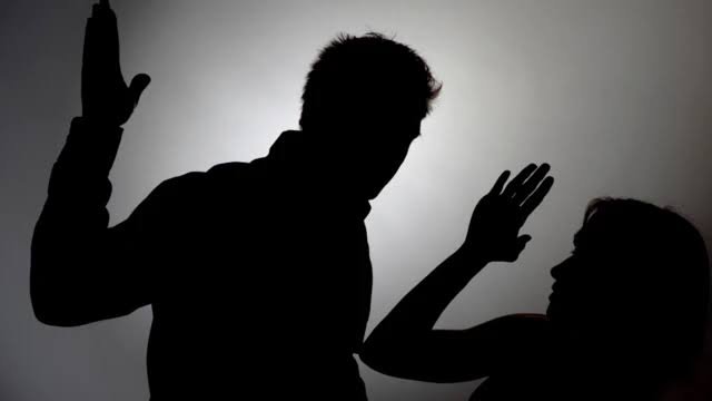 उत्तराखंड: दूसरे व्यक्ति के साथ दिखी पत्नी तो भड़के पति-ससुर, बीच सड़क पर मारपीट, साथी को भी पीटा